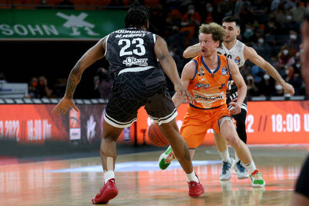 13篮板和 13篮板和